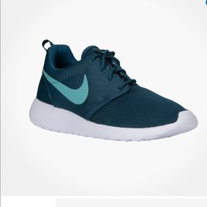Nike Roshe sneakers size 10